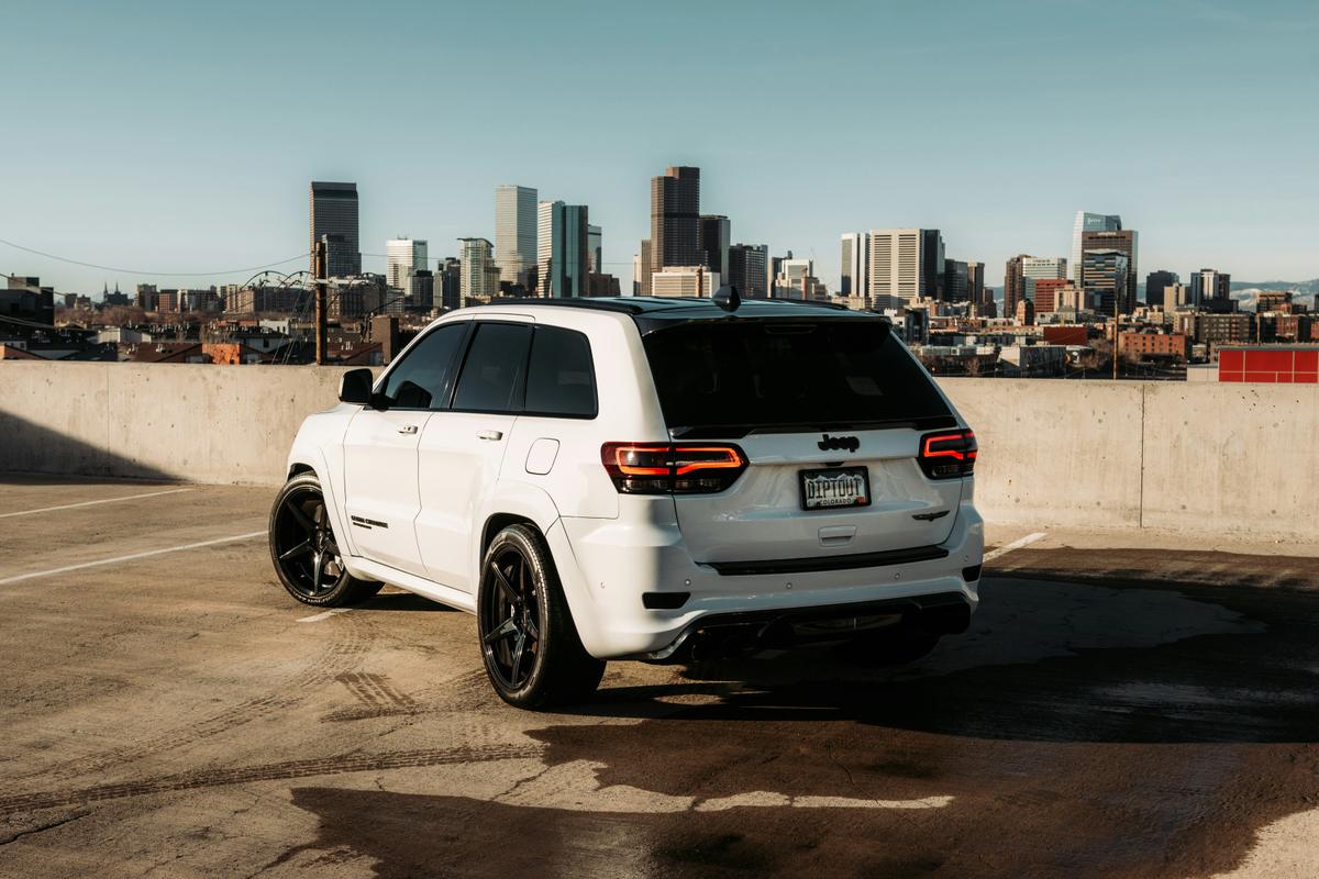 mao segurando chaves